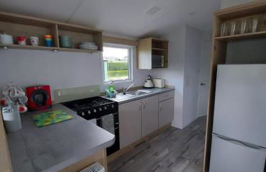 Woofles Luxury Caravan at Knaresborough Lido - Foto 21