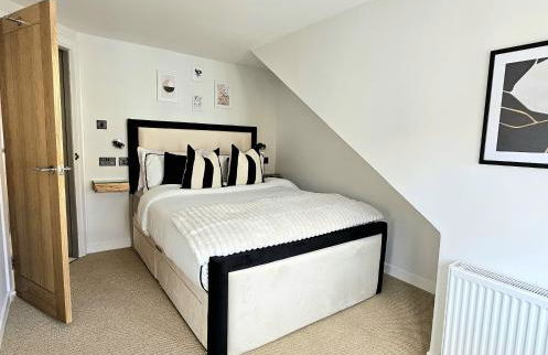 Newly Renovated Gem - Free Parking & Modern Comfort - Foto 48