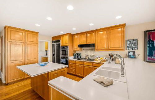 Spacious Beautiful Home with Stunning Bay Views - Foto 19