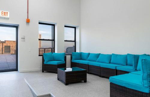 Elegant Stylish Loft Oasis Uptown Rooftop WFH Gym - Photo 19
