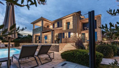 Villa Sterpazzi near Poreč with heated private pool, sea view, jacuzzi and sauna - Foto 5, Garden, Garden view