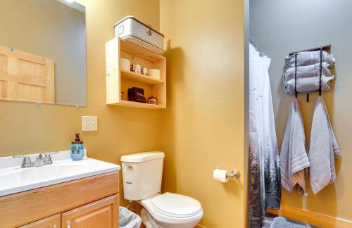 Tranquil La Prairie Retreat with Patio and Fireplace! - Foto 15