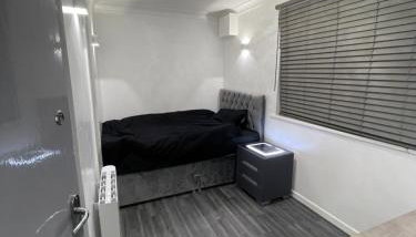 Newly refurbished modern 2 bedroom flat - Foto 3