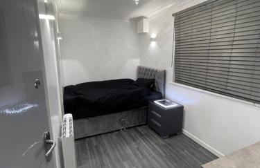 Newly refurbished modern 2 bedroom flat - Foto 3