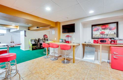 Theater and Game Room at Trenton Area Home - Foto 24