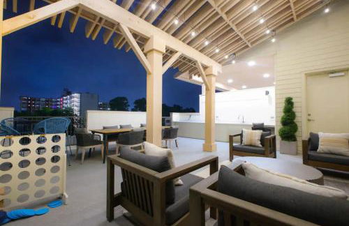 Modern 2BR Retreat- Prkng,Near Rvrwlk & Conv Ctr - Foto 44