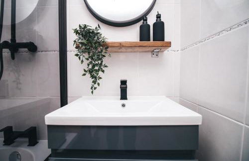 Commercial House, By Solace Stays - Foto 11