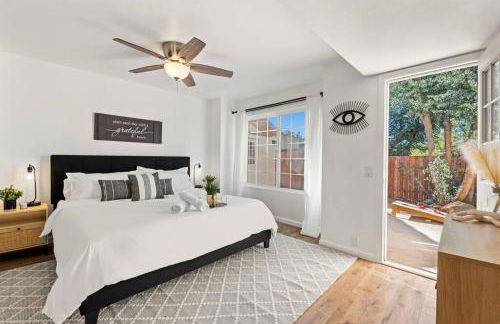 Majestic 5BR Villa with Guesthouse, Pool & Spa - Foto 40