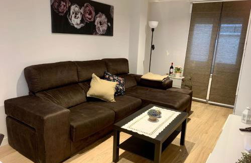 Piso recien reformado y con buena ubicación - Foto 3