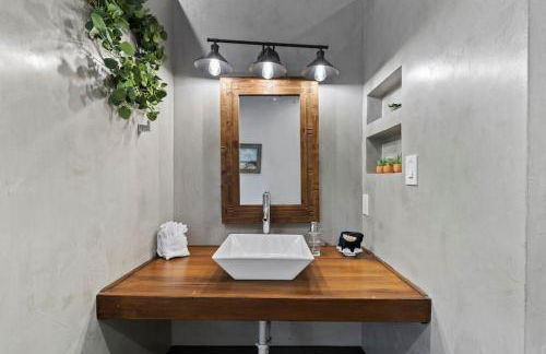 LUX Treehouse on Private Lake next to Lake Conroe with Game room, Paddleboards, Lake Views, and more! - Foto 71