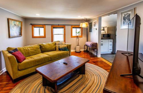 Private Renovated Apt w WasherDryer near dwntwn - Foto 11