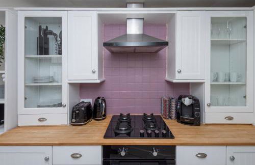 Whole House Sleeps 6 Garden Workspace Waterloo in 20 mins - Foto 15