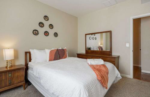 Cresthaven Hall 2 Mins to UCCS Family Fun & BBQ - Foto 44