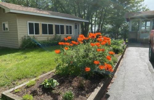 Cozy Lakefront Studio On Long Lake! Home by RedAwning - Foto 72