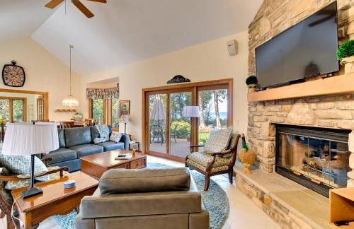 Sturgeon Bay Hideaway with Direct Water Access! - Photo 3