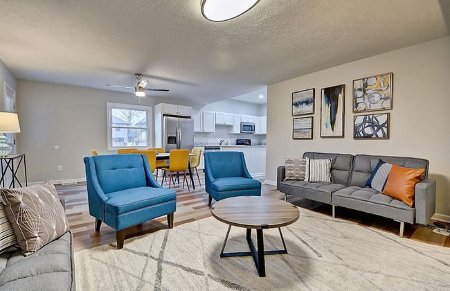 Spacious 6BR/3BA House w/ Parking! Sleeps 20! - Foto 39