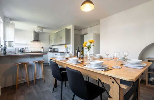 4 Bed Family & Contractor House with Games Room! - Foto 14