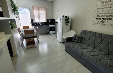 Casa aconchegante com 2 quartos climatizados - Foto 1