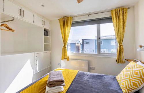 2 BR Beach Woods chalet with parking, 5 mins to beach - Foto 18