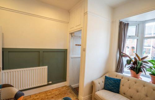 The Narrow House - Victorian house bursting with character & parking - Foto 21