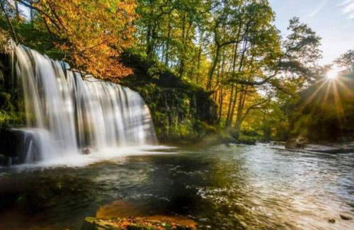 2 Bed Home Port Talbot - Perfect For Contractors & Families - Photo 32