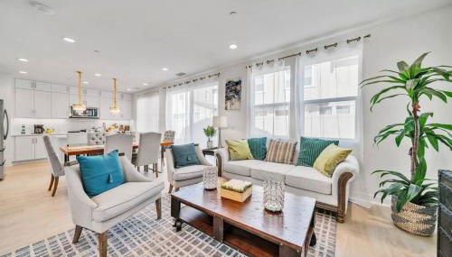 Dreamy Bloom Enclave Irivne LA RMV - Photo 3