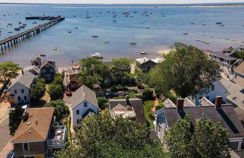 The Explorer's Retreat-West End Condo King Bed - Foto 32