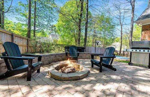 The Greensboro Manor HotTub FirePit Basketball 15 Min To Sedgefield CC - Photo 3