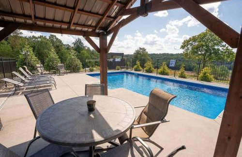 Serenity Ridge- Scenic Luxury Log Estate Getaway - Foto 3