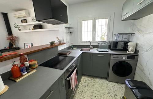 Preciosa casa con piscina desbordante y vistas al mar - Foto 10