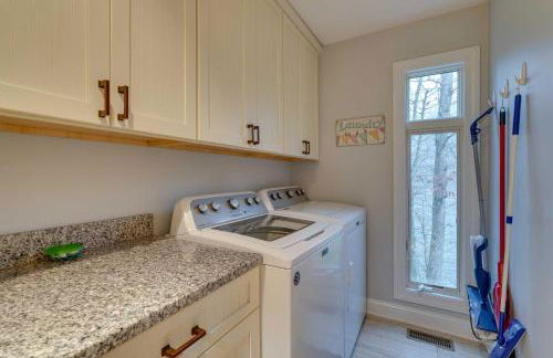 Lakefront Butler Home with Hot Tub and Fire Pit! - Foto 18