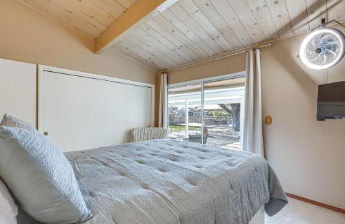 Clear Lake Gem on Canal with Dock Dogs Welcome! - Foto 21