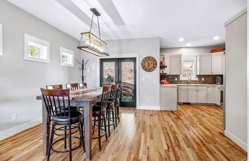 Swannanoa Serenity River Motif, Spa & Game Room - Foto 26