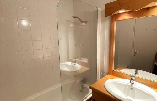 T3 duplex Super Besse, parking, piscine, wifi - Photo 7