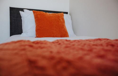 Waterfront 2 Bed Apartment - Free Parking & Wi-Fi - Foto 36