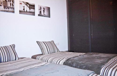 Urban Manesa city center apartment with private patio - Foto 8