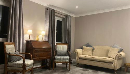 Buckingham Court - Photo 2