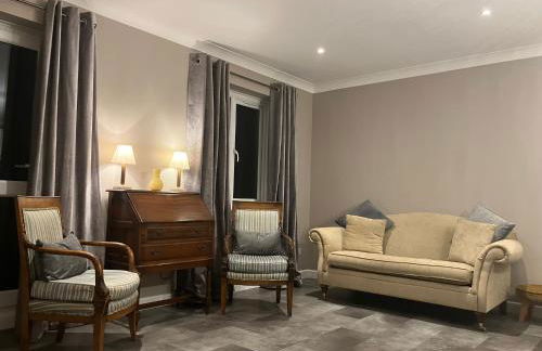 Buckingham Court - Photo 2