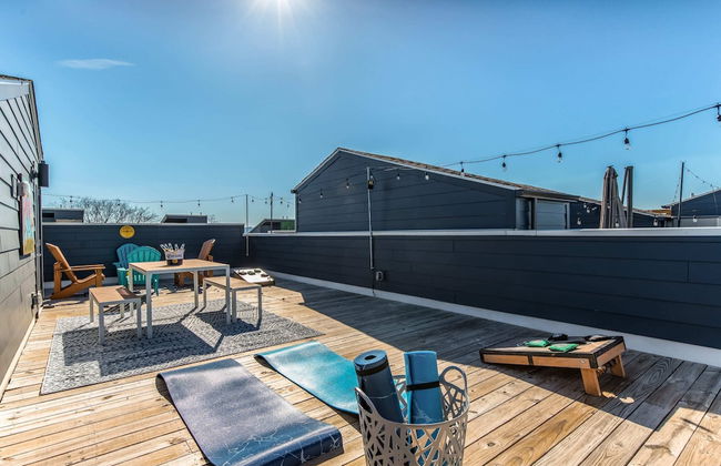 Spectacular Condo Rooftop Deck Great for Groups - Photo 22