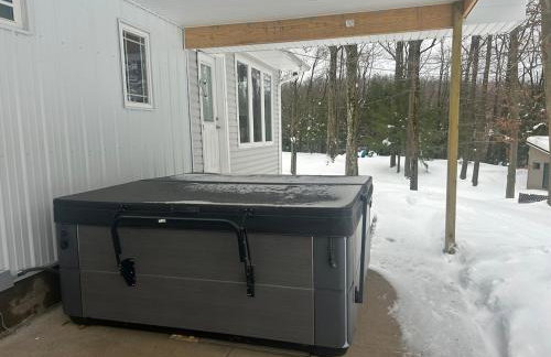 Large home with hot tub in serene wooded setting - Foto 76