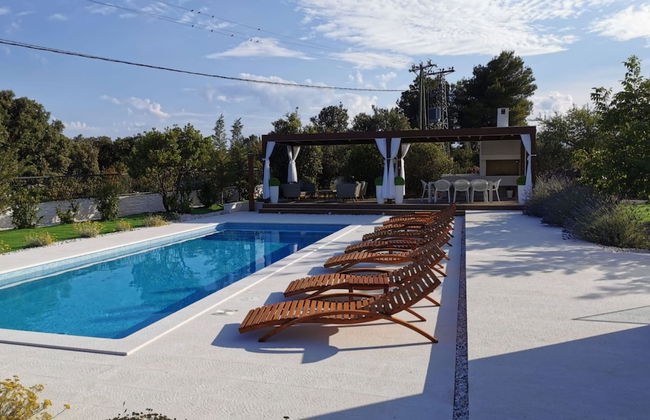 Modern Villa With Private Heated Pool and Lounge Area for a Relaxing Stay - Foto 12