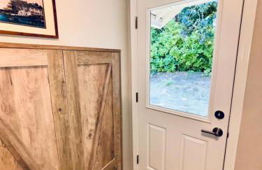 Colorful Comfort 3 Bedroom Home with Fenced yard - Foto 36