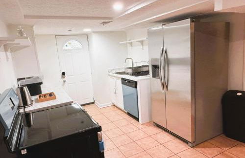 Entire 4 bedroom familyfriendly basement apartment, MetroWalk - Foto 13