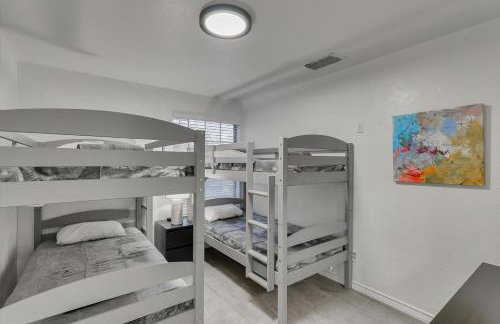 Luxury Holiday Home 5BR Hot Tub, Pool & Beautiful Backyard - Foto 28