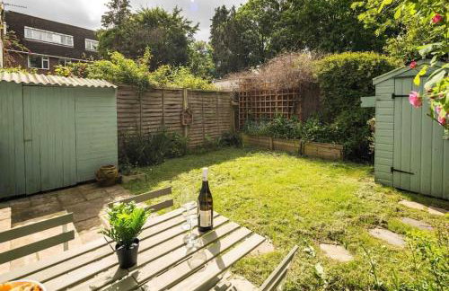 Where Style & Convenience Combine- Photo ID Required - Foto 15