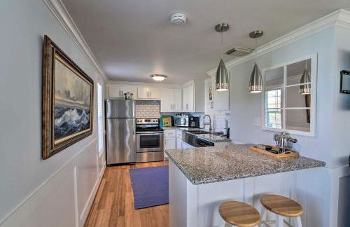 Steps to Beach! Surf Cottage in Galveston - Photo 12