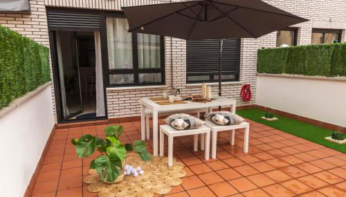 LA TERRAZA DE LA VEGA - Ubicación inmejorable , wifi , terraza y parking gratuito - Foto 1