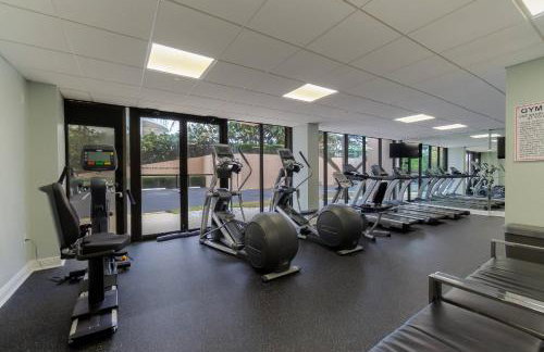 Luxury Beachfront Condo, Pool, Tennis Court, Sauna, Gym #locationenvy - Photo 3