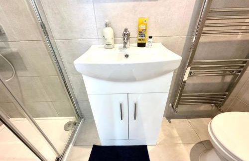 Unique Modern, Private Apartment,15 Mins To Central London - Photo 14