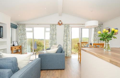 Midway Lodge - Photo 11